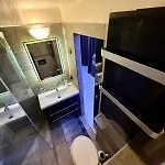 Beautiful 2 Piece Center * ניס