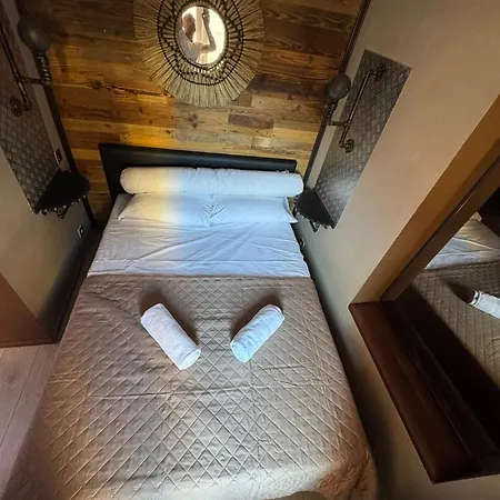 Beautiful 2 Piece Center Nice