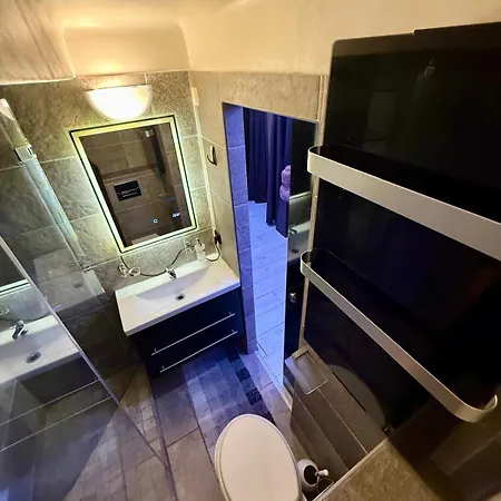 Beautiful 2 Piece Center * Niza